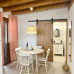 La Casita De Tila